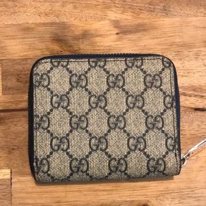 Gucci zip around wallet